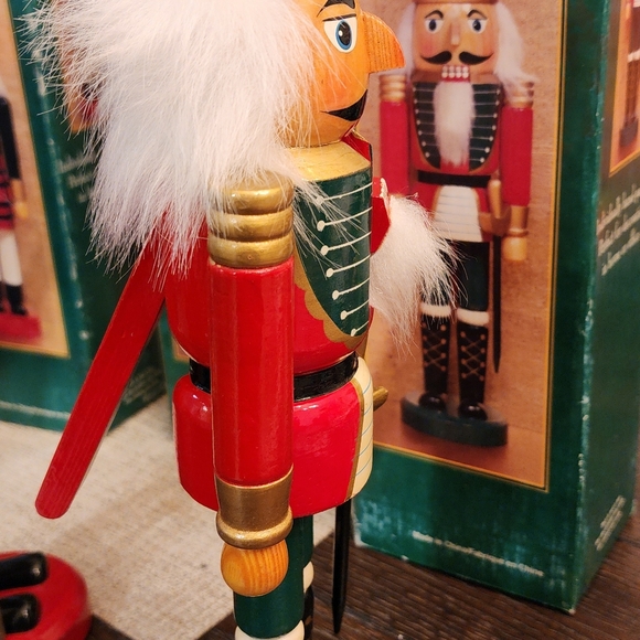 3 Nutcrackers